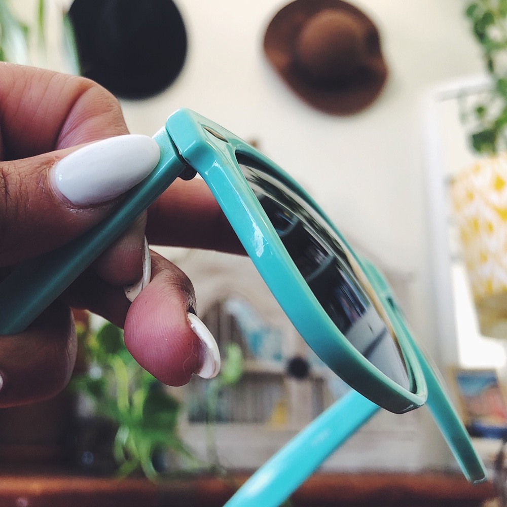 🌿 HP!! Turquoise Thick-Framed Vintage Sunnies🌿 - Picture 7 of 8